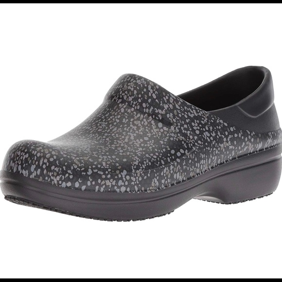 croc nursing shoes